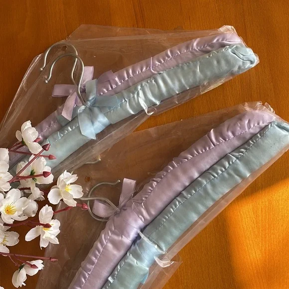 Combo pack of 4 - Satin hangers for party tops - Picture 3 of 4